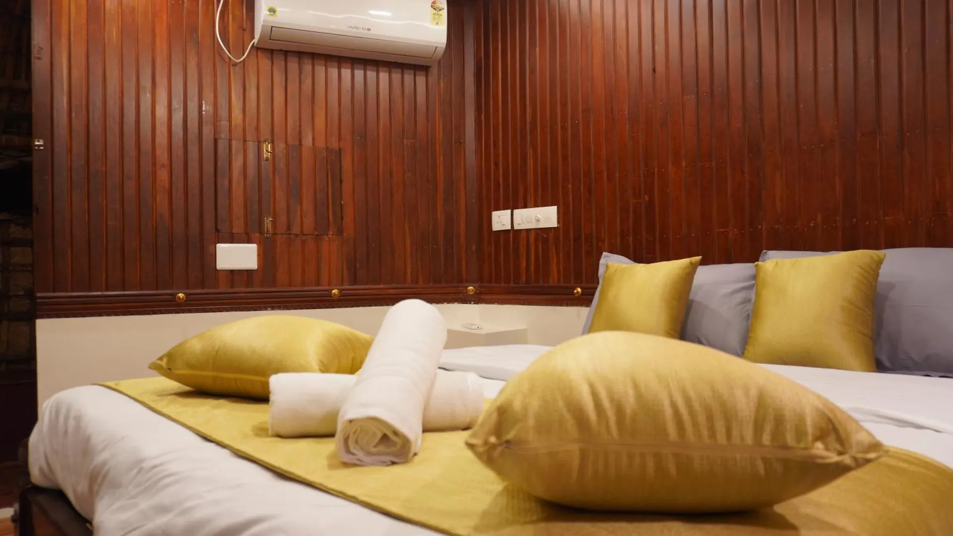 Alice Houseboats Alleppey Alappuzha Botel