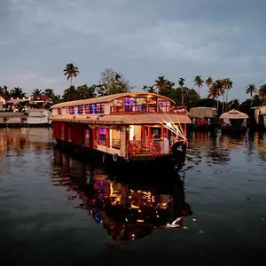 Vaishnav Tours Botel