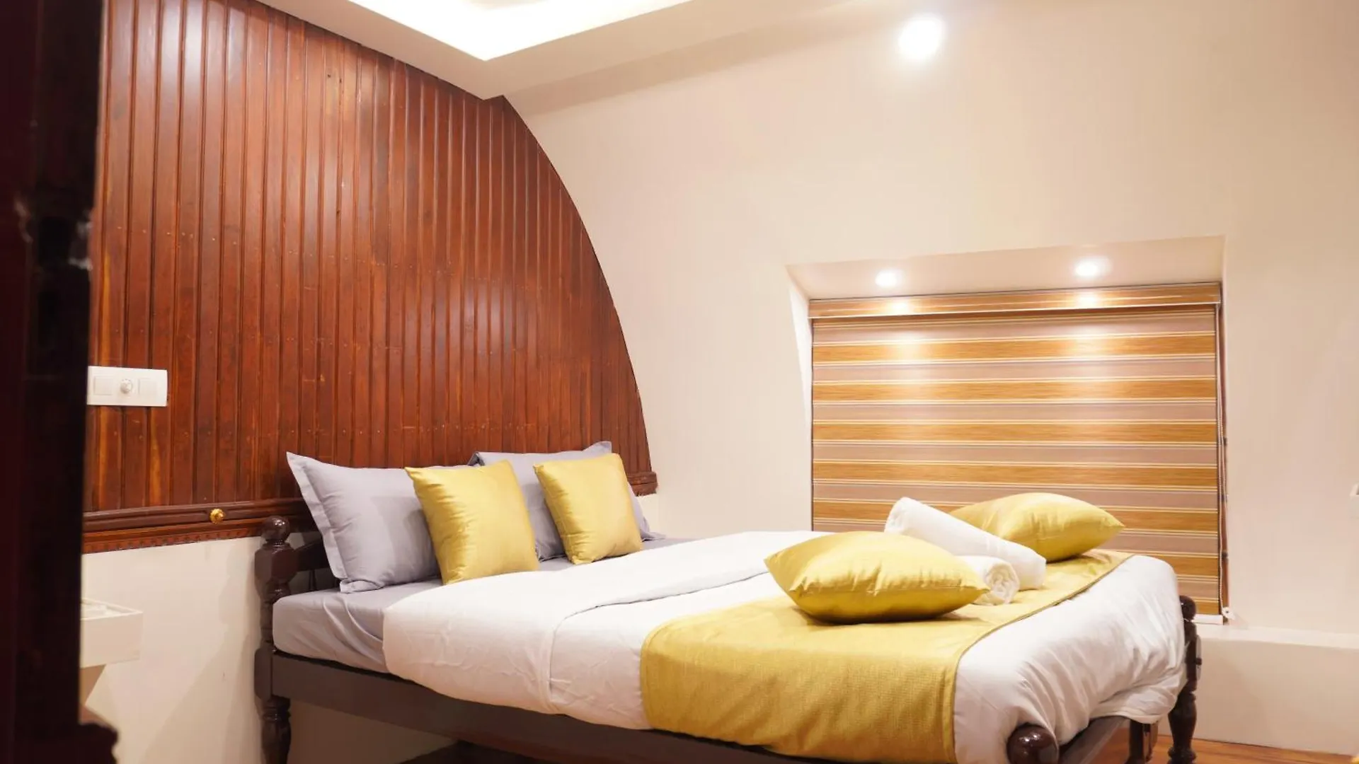 Alice Houseboats Alleppey Alappuzha Botel